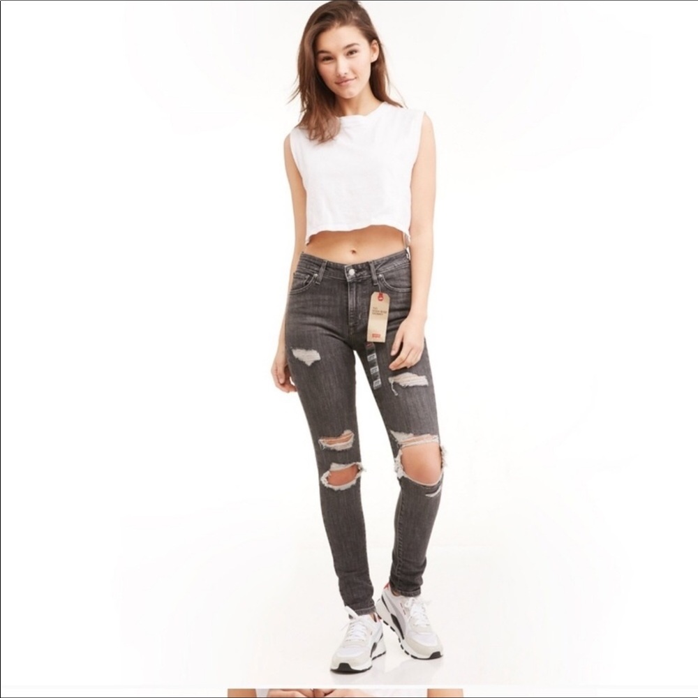 Levi’s 721 High Rise Skinny Jeans distressed black